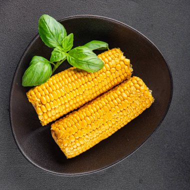 Mısır koçanı yiyeceği, abur cubur, sebze, lezzetli gurme yemek arkaplanı, kırsal yiyecekler, fotokopi alanı.