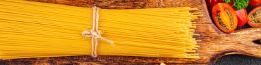 Spagetti, çiğ makarna, buğday, malzeme, taze yemek, masa, kırsal yemek, fotokopi, arka plan.