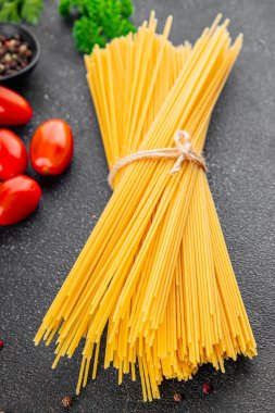 Spagetti, çiğ makarna, buğday, malzeme, taze yemek, masa, kırsal yemek, fotokopi, arka plan.