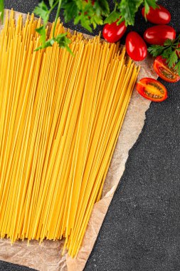 Spagetti, çiğ makarna, buğday, malzeme, taze yemek, masa, kırsal yemek, fotokopi, arka plan.