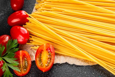 Spagetti, çiğ makarna, buğday, malzeme, taze yemek, masa, kırsal yemek, fotokopi, arka plan.
