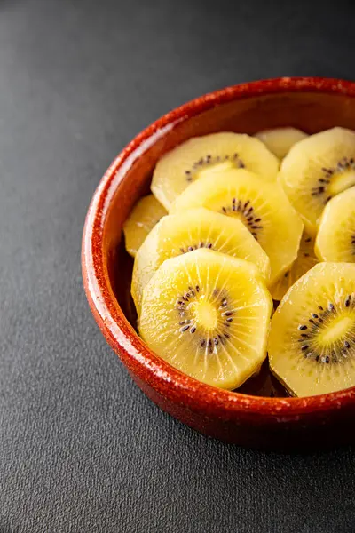 Kivi sarısı lezzetli meyveler lezzetli lezzetli gurme yemek geçmişi masa rustik yemekler fotokopi alanı keto ve paleo diyet vegan ve vejetaryen yemekleri