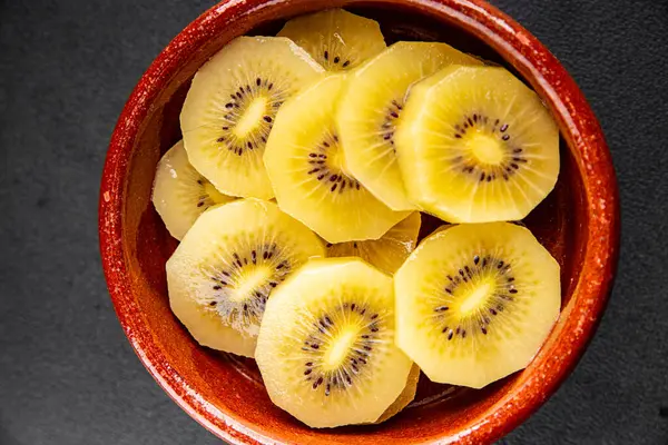 Kivi sarısı lezzetli meyveler lezzetli lezzetli gurme yemek geçmişi masa rustik yemekler fotokopi alanı keto ve paleo diyet vegan ve vejetaryen yemekleri