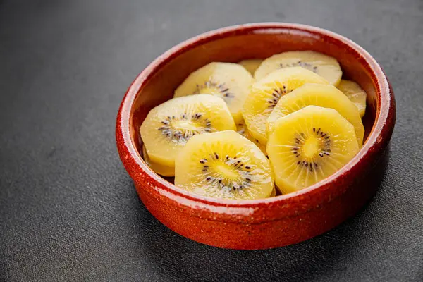 Kivi sarısı lezzetli meyveler lezzetli lezzetli gurme yemek geçmişi masa rustik yemekler fotokopi alanı keto ve paleo diyet vegan ve vejetaryen yemekleri