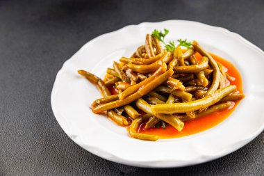 Yeşil fasulye sosu taze lezzetli gurme yemek arkaplanı masaya rustik yemek üst görünüm uzay keto ve paleo diyet vejetaryen ve vejetaryen gıda