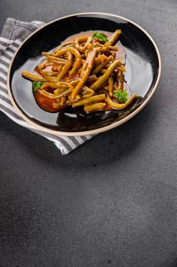 Yeşil fasulye sosu taze lezzetli gurme yemek arkaplanı masaya rustik yemek üst görünüm uzay keto ve paleo diyet vejetaryen ve vejetaryen gıda