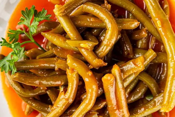 Yeşil fasulye sosu taze lezzetli gurme yemek arkaplanı masaya rustik yemek üst görünüm uzay keto ve paleo diyet vejetaryen ve vejetaryen gıda