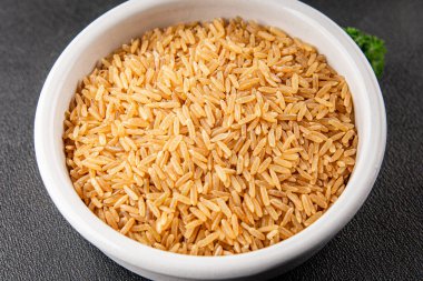 Kahverengi pirinç gevreği tam tahıl sağlıklı ürünler süper yiyecekler taze yemek arkaplanı masa kırsal yiyeceklerin üst görünümü fotokopi alanı