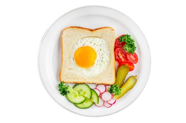Kavrulmuş gazhane yumurtaları sepette lezzetli atıştırmalıklar bir kase lezzetli gurme yemek arka planında masa rustik gıda üst görünümde fotokopi alanı