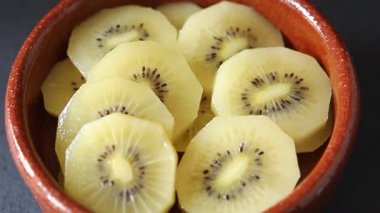 Kivi sarısı lezzetli meyveler lezzetli lezzetli gurme yemek geçmişi masa rustik yemekler fotokopi alanı keto ve paleo diyet vegan ve vejetaryen yemekleri