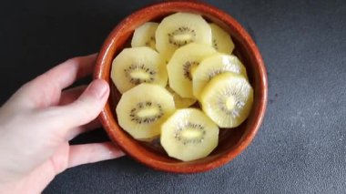Kivi sarısı lezzetli meyveler lezzetli lezzetli gurme yemek geçmişi masa rustik yemekler fotokopi alanı keto ve paleo diyet vegan ve vejetaryen yemekleri