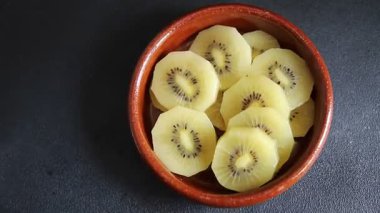 Kivi sarısı lezzetli meyveler lezzetli lezzetli gurme yemek geçmişi masa rustik yemekler fotokopi alanı keto ve paleo diyet vegan ve vejetaryen yemekleri