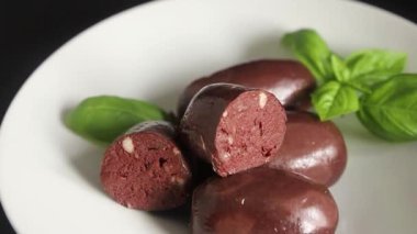 Siyah puding sosis taze lezzetli gurme yemek arkaplanı masanın üstünde rustik yemek üst görünümü fotokopi alanı