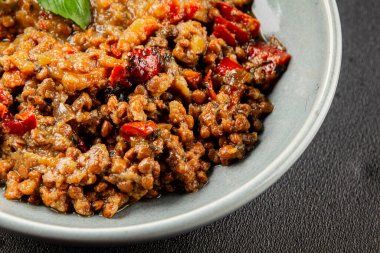 Mercimek tabağı sebzeleri ve kavrulmuş biberler lezzetli sebzeler taze vejetaryen ve vejetaryen yemek arka planı masanın üstünde rustik yiyecekler fotokopi alanı keto ve paleo diyeti