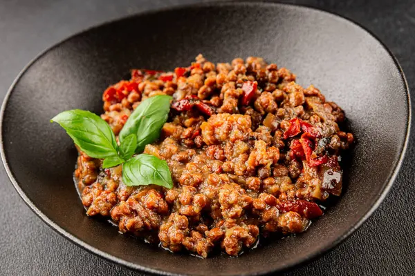 Mercimek tabağı sebzeleri ve kavrulmuş biberler lezzetli sebzeler taze vejetaryen ve vejetaryen yemek arka planı masanın üstünde rustik yiyecekler fotokopi alanı keto ve paleo diyeti