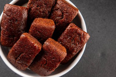 Finansal bisküvi çikolatalı kurabiye tatlı tatlı lezzetli gurme yemek arkaplanı masa rustik gıda üst görünüm fotokopi alanı