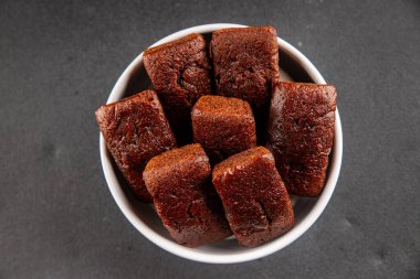 Finansal bisküvi çikolatalı kurabiye tatlı tatlı lezzetli gurme yemek arkaplanı masa rustik gıda üst görünüm fotokopi alanı