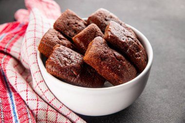 Finansal bisküvi çikolatalı kurabiye tatlı tatlı lezzetli gurme yemek arkaplanı masa rustik gıda üst görünüm fotokopi alanı