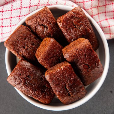 Finansal bisküvi çikolatalı kurabiye tatlı tatlı lezzetli gurme yemek arkaplanı masa rustik gıda üst görünüm fotokopi alanı