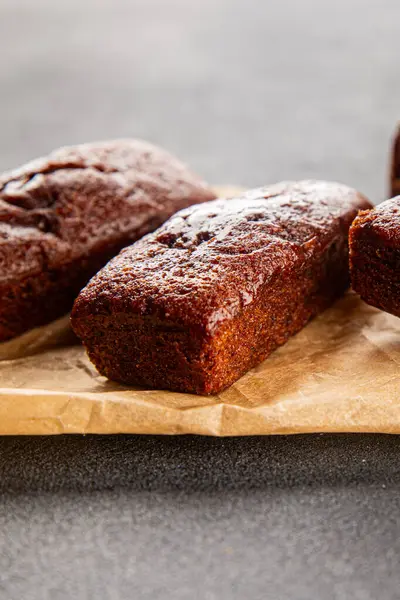 Finansal bisküvi çikolatalı kurabiye tatlı tatlı lezzetli gurme yemek arkaplanı masa rustik gıda üst görünüm fotokopi alanı