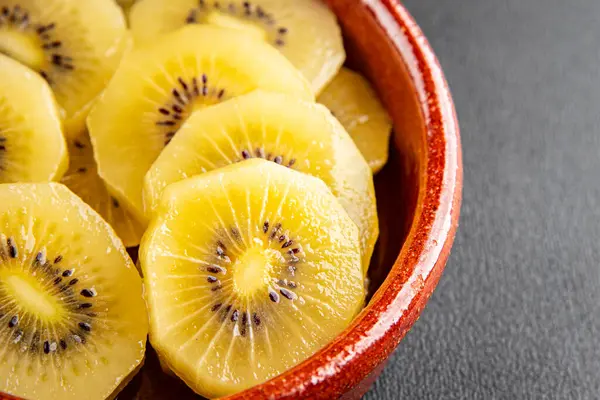 Kivi sarısı lezzetli meyveler lezzetli lezzetli gurme yemek geçmişi masa rustik yemekler fotokopi alanı keto ve paleo diyet vegan ve vejetaryen yemekleri