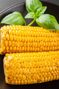 Mısır koçanı yemeği kaynatılmış çerez taze sebze lezzetli gurme yemek arka planı masaya rustik gıda fotokopi alanı keto ve paleo diyet vejetaryen ve vejetaryen gıda