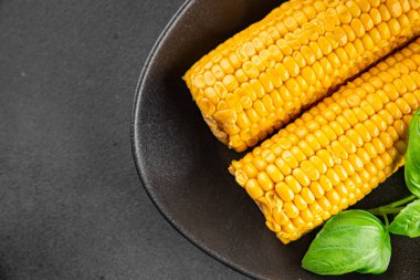 Mısır koçanı yemeği kaynatılmış çerez taze sebze lezzetli gurme yemek arka planı masaya rustik gıda fotokopi alanı keto ve paleo diyet vejetaryen ve vejetaryen gıda