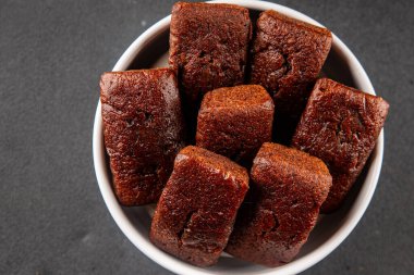 Finansal bisküvi çikolatalı kurabiye tatlı tatlı lezzetli gurme yemek arkaplanı masa rustik gıda üst görünüm fotokopi alanı