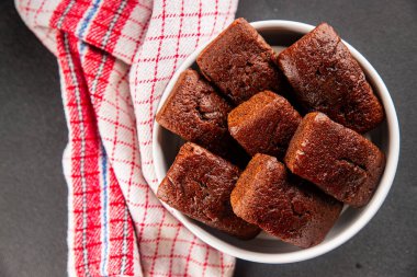 Finansal bisküvi çikolatalı kurabiye tatlı tatlı lezzetli gurme yemek arkaplanı masa rustik gıda üst görünüm fotokopi alanı