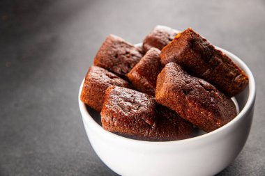 Finansal bisküvi çikolatalı kurabiye tatlı tatlı lezzetli gurme yemek arkaplanı masa rustik gıda üst görünüm fotokopi alanı