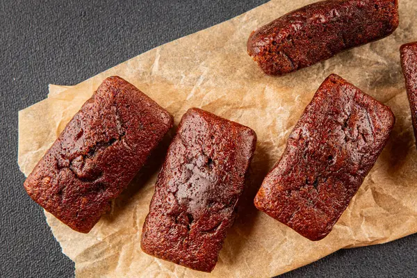 Finansal bisküvi çikolatalı kurabiye tatlı tatlı lezzetli gurme yemek arkaplanı masa rustik gıda üst görünüm fotokopi alanı