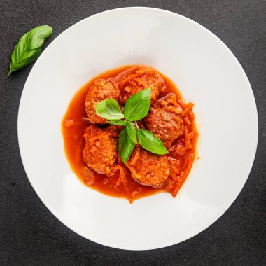 Köfte soslu biftek, domuz eti ya da tavuk eti masadaki leziz gurme yemek arkaplanı kırsal yemek üst görünüm fotokopi alanı keto ve paleo diyeti.