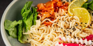 Şehriye kasesi, vejetaryen, lezzetli gurme yemek arka planı, rustik yemekler, fotokopi alanı, keto, paleo diyet vejetaryen ve vejetaryen yemekleri.