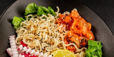 Şehriye kasesi, vejetaryen, lezzetli gurme yemek arka planı, rustik yemekler, fotokopi alanı, keto, paleo diyet vejetaryen ve vejetaryen yemekleri.