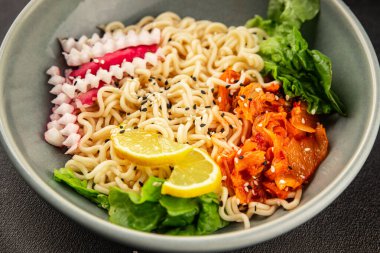 Şehriye kasesi, vejetaryen, lezzetli gurme yemek arka planı, rustik yemekler, fotokopi alanı, keto, paleo diyet vejetaryen ve vejetaryen yemekleri.