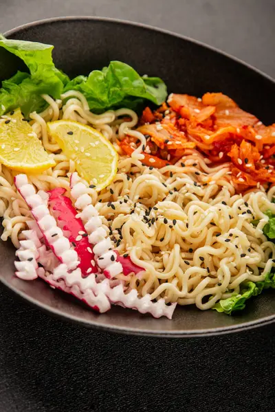 Şehriye kasesi, vejetaryen, lezzetli gurme yemek arka planı, rustik yemekler, fotokopi alanı, keto, paleo diyet vejetaryen ve vejetaryen yemekleri.