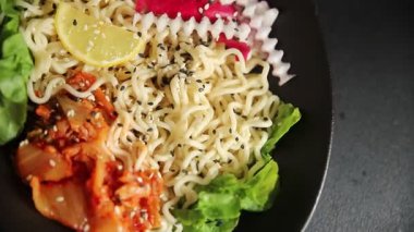 Şehriye kasesi, vejetaryen, lezzetli gurme yemek arka planı, rustik yemekler, fotokopi alanı, keto, paleo diyet vejetaryen ve vejetaryen yemekleri.