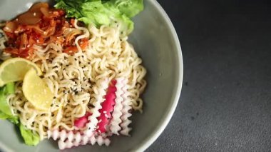 Şehriye kasesi, vejetaryen, lezzetli gurme yemek arka planı, rustik yemekler, fotokopi alanı, keto, paleo diyet vejetaryen ve vejetaryen yemekleri.