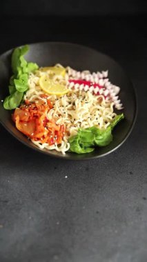 Şehriye kasesi, vejetaryen, lezzetli gurme yemek arka planı, rustik yemekler, fotokopi alanı, keto, paleo diyet vejetaryen ve vejetaryen yemekleri.