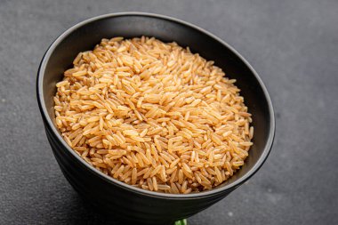 Kahverengi pirinç, tahıl, tahıl, sağlıklı yiyecek, süper yemek, lezzetli gurme, yemek, masa üstü yemek, fotokopi, uzay keto, paleo diyet vejetaryen ve vejetaryen yemekleri.