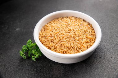 Kahverengi pirinç, tahıl, tahıl, sağlıklı yiyecek, süper yemek, lezzetli gurme, yemek, masa üstü yemek, fotokopi, uzay keto, paleo diyet vejetaryen ve vejetaryen yemekleri.