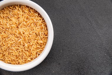 Kahverengi pirinç, tahıl, tahıl, sağlıklı yiyecek, süper yemek, lezzetli gurme, yemek, masa üstü yemek, fotokopi, uzay keto, paleo diyet vejetaryen ve vejetaryen yemekleri.