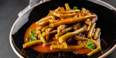 Yeşil fasulye sosu taze lezzetli gurme yemek arkaplanı masaya rustik yemek üst görünüm uzay keto ve paleo diyet vejetaryen ve vejetaryen gıda