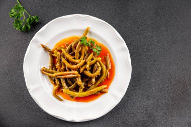 Yeşil fasulye sosu taze lezzetli gurme yemek arkaplanı masaya rustik yemek üst görünüm uzay keto ve paleo diyet vejetaryen ve vejetaryen gıda