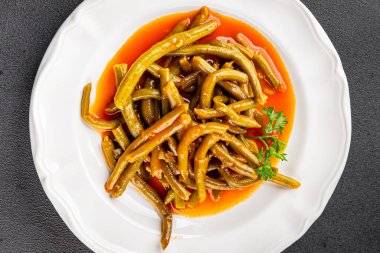 Yeşil fasulye sosu taze lezzetli gurme yemek arkaplanı masaya rustik yemek üst görünüm uzay keto ve paleo diyet vejetaryen ve vejetaryen gıda