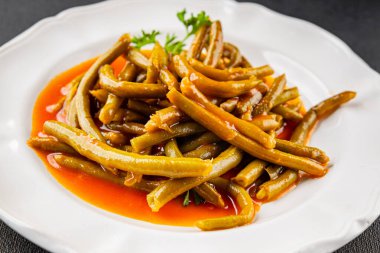 Yeşil fasulye sosu taze lezzetli gurme yemek arkaplanı masaya rustik yemek üst görünüm uzay keto ve paleo diyet vejetaryen ve vejetaryen gıda