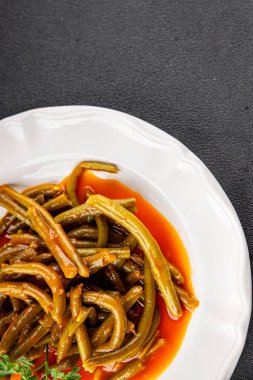 Yeşil fasulye sosu taze lezzetli gurme yemek arkaplanı masaya rustik yemek üst görünüm uzay keto ve paleo diyet vejetaryen ve vejetaryen gıda