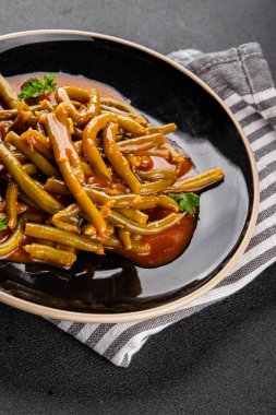 Yeşil fasulye sosu taze lezzetli gurme yemek arkaplanı masaya rustik yemek üst görünüm uzay keto ve paleo diyet vejetaryen ve vejetaryen gıda