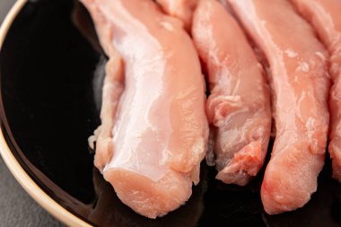 Tavşan çiğ et fileto taze lezzetli gurme yemek arka planı masa rustik gıda üst görünüm fotokopi alanı keto ve paleo diyet