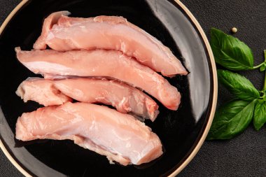 Tavşan çiğ et fileto taze lezzetli gurme yemek arka planı masa rustik gıda üst görünüm fotokopi alanı keto ve paleo diyet